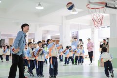 晋江市尝试长儿园对全园长儿进行一分钟跳绳勾